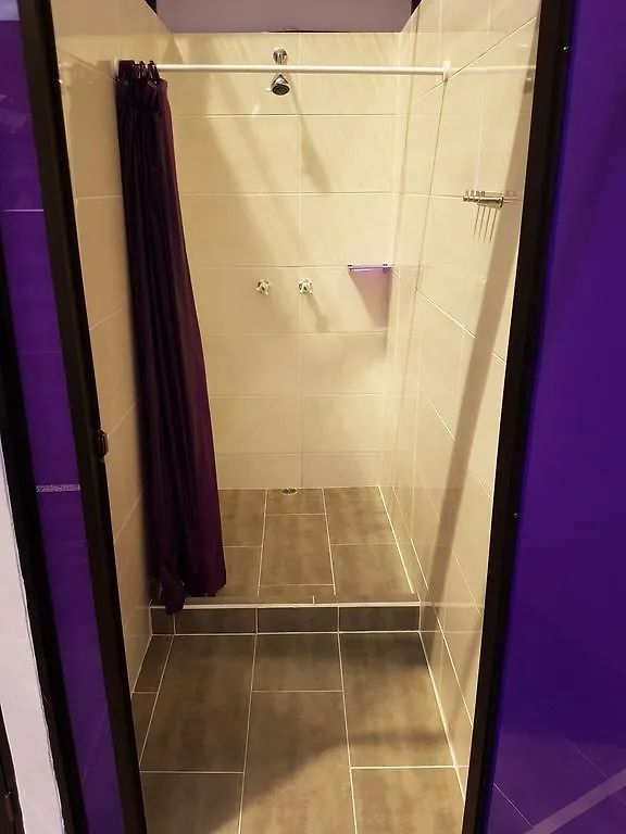 ميديلين Purple Monkey Hostel