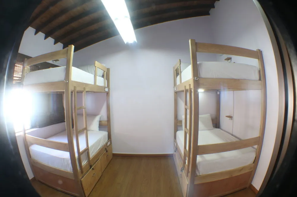 Purple Monkey Hostel Медельин